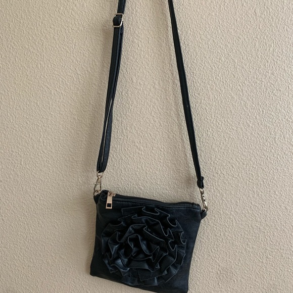Black rose detailed purse!! - Picture 1 of 4